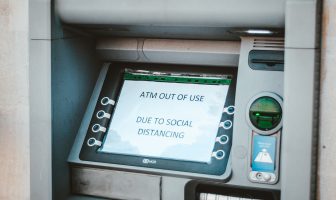 Digital Dakshina vs Cash: 5 Reasons Why you Should go Digital! cash vs digital dakshina