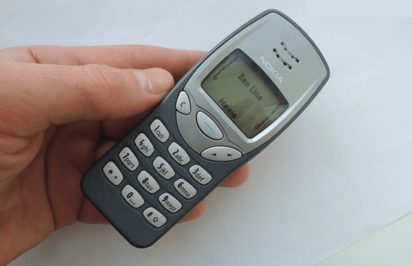 Nokia 3210 feature phone